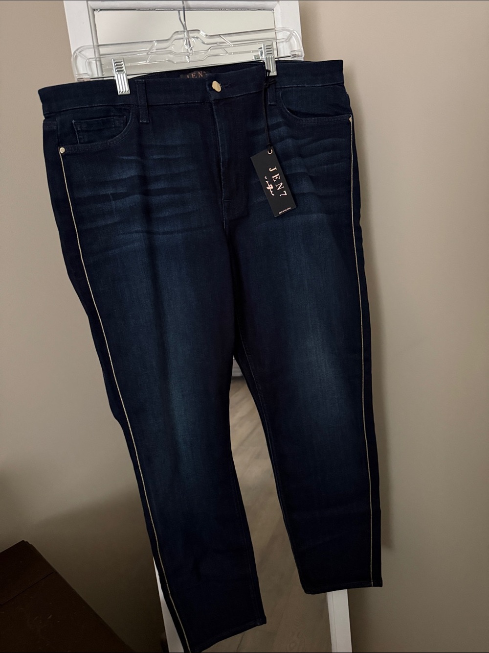 Jen 7, seven for all mankind - Make an offer!